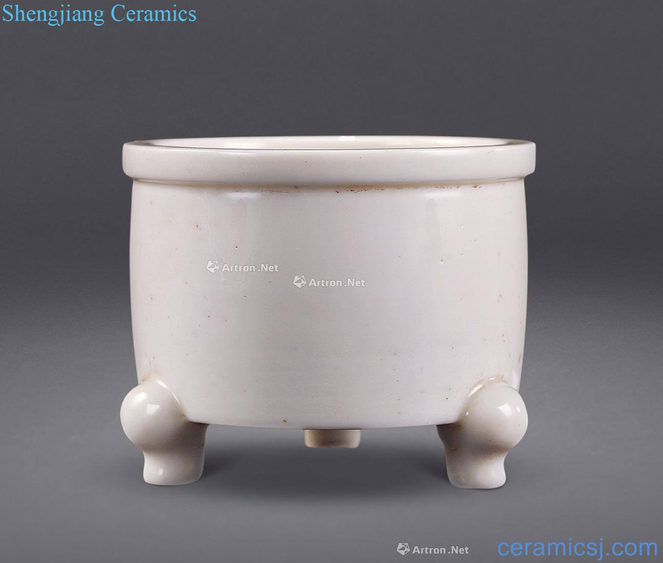 The late Ming dynasty Dehua kiln white glaze three foot drum type furnace