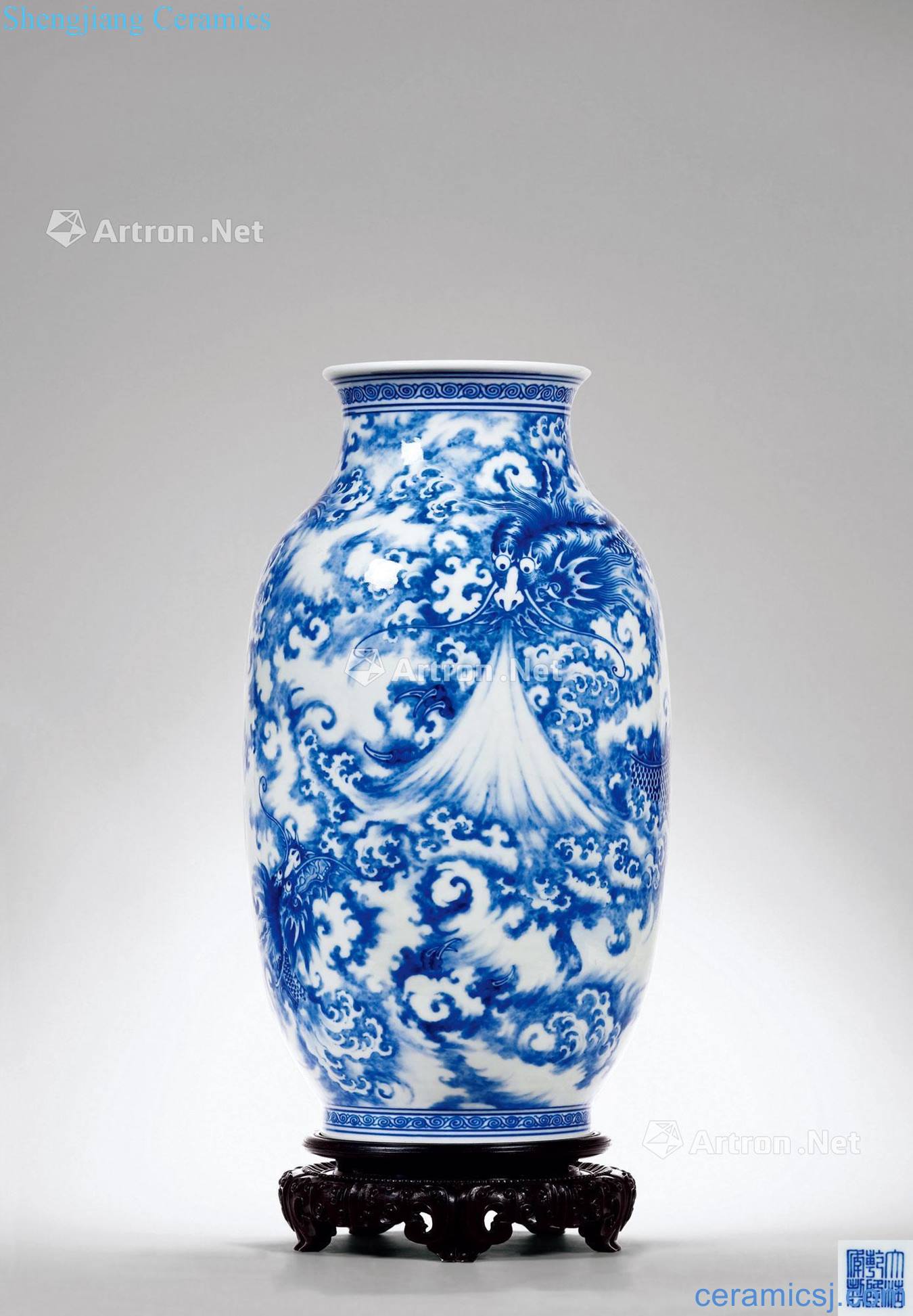 Qing qianlong Blue and white YunLongWen lantern