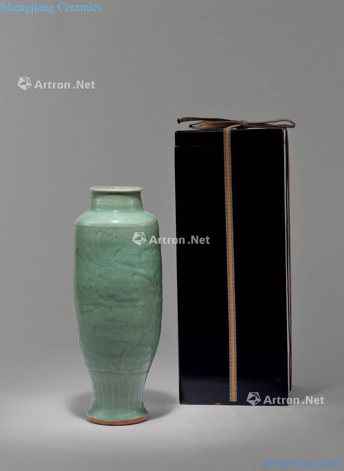 yuan Longquan carved vase