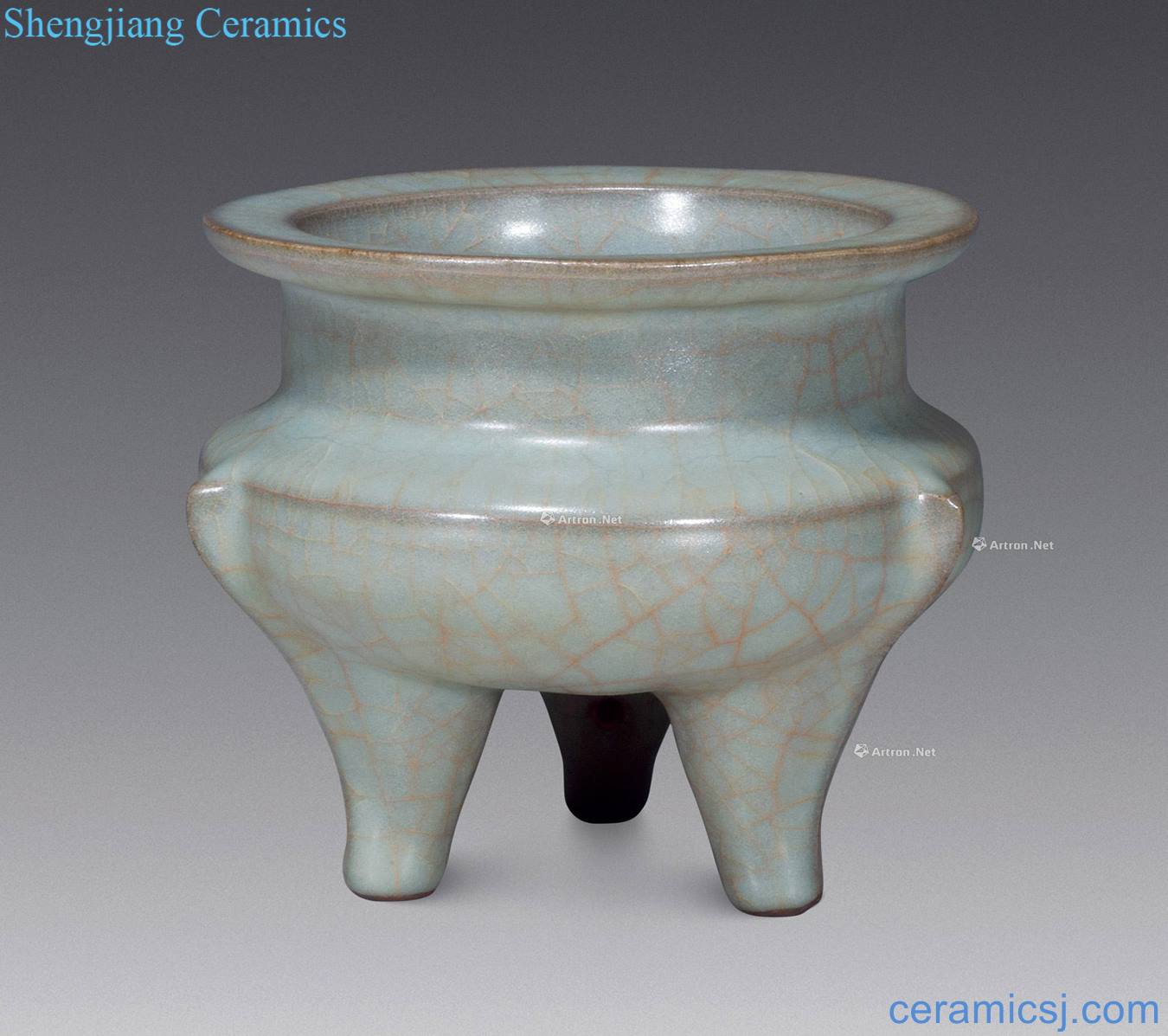 Guan kilns Longquan celadon by furnace