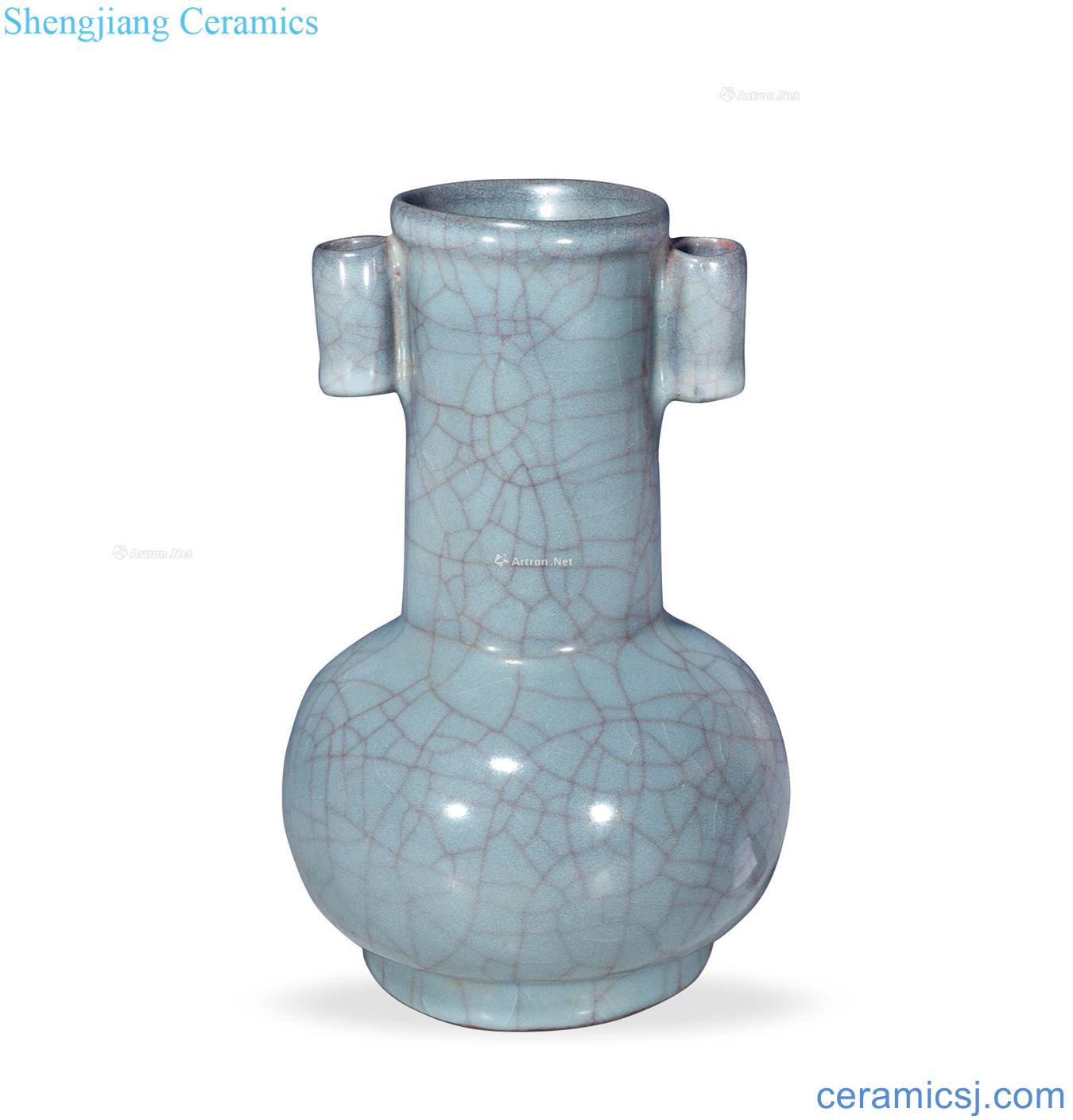 The southern song dynasty Kiln azure glaze straight neck penetration ears