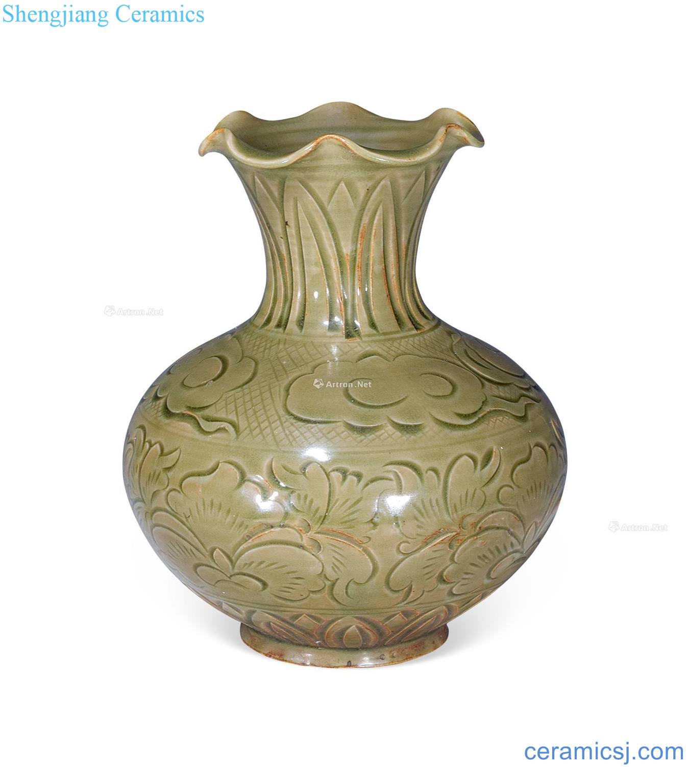 The southern song dynasty Yao state kiln carved flower bottle mouth