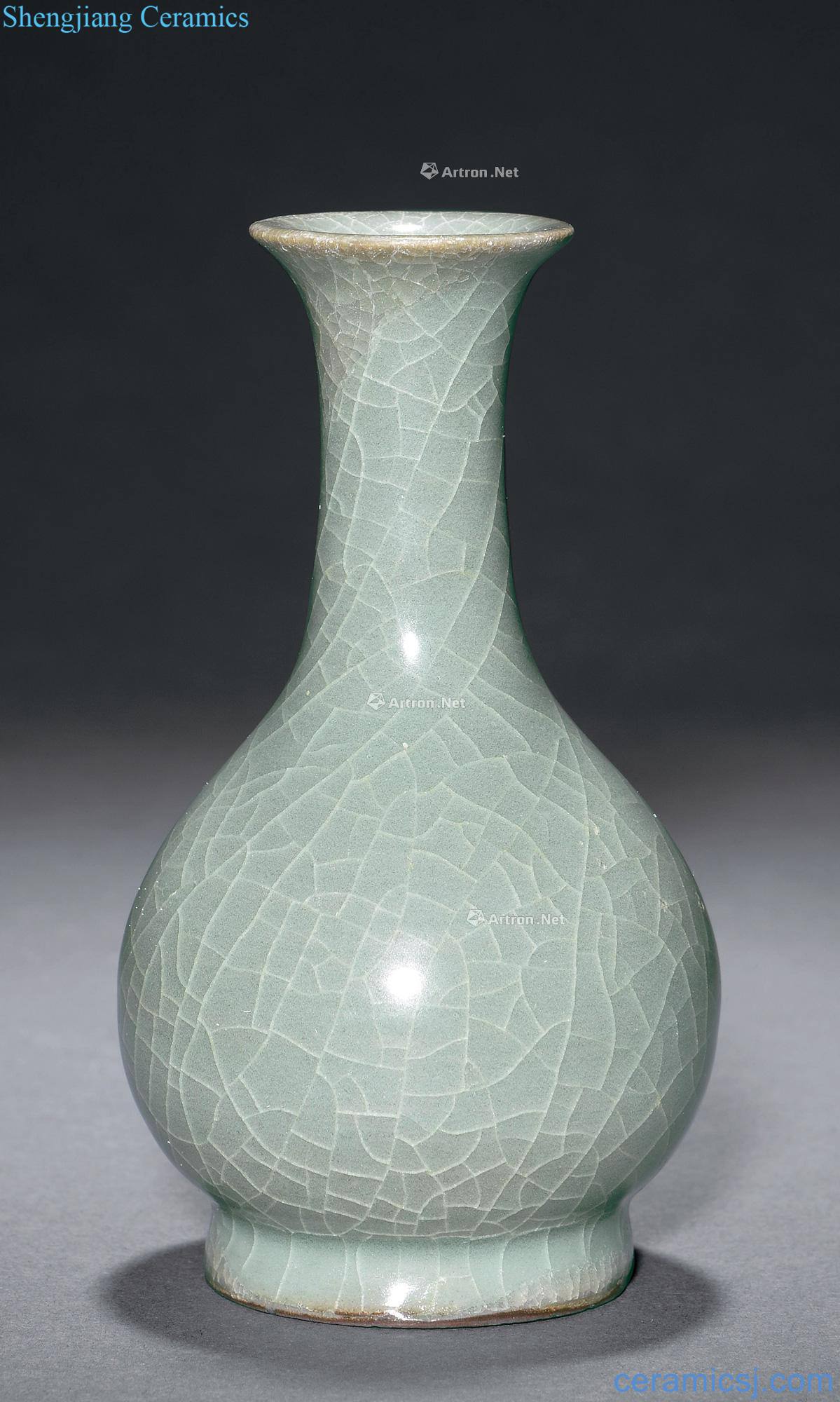 The southern song dynasty longquan 渓 kiln mouth state green magnetic gall bladder