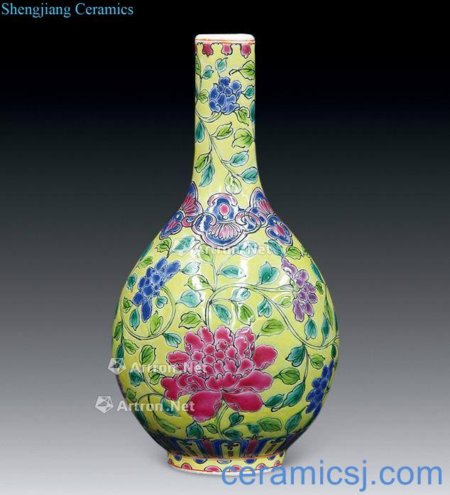 Qing qianlong pastel flowers bile duct bottle