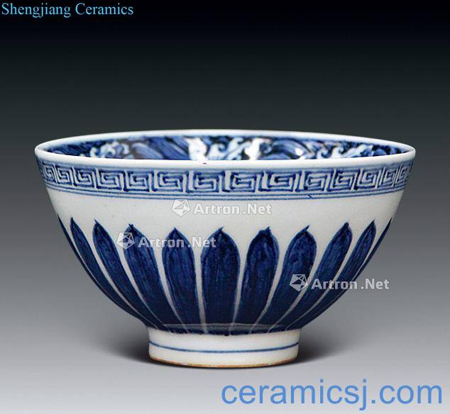 Ming xuande Blue and white chrysanthemum distinguishes the bowl