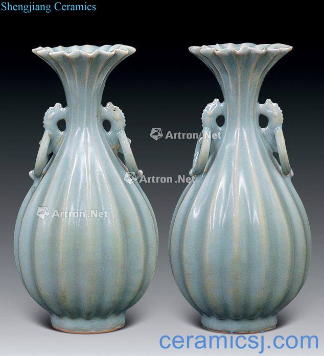 The song dynasty Longquan double ears (a)