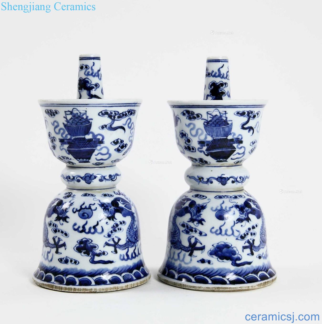 Qing dynasty middle-late Blue and white dragon candlestick (a)