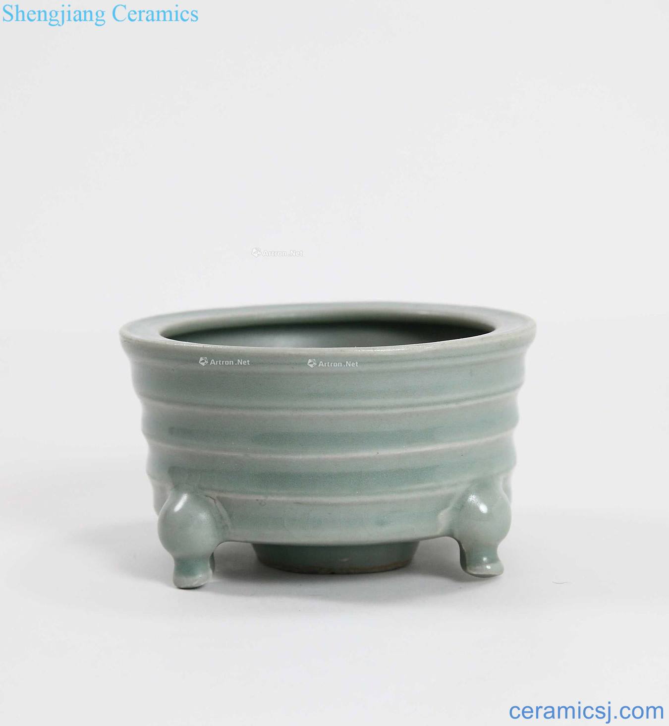 yuan Longquan green glaze bowstring grain furnace with three legs