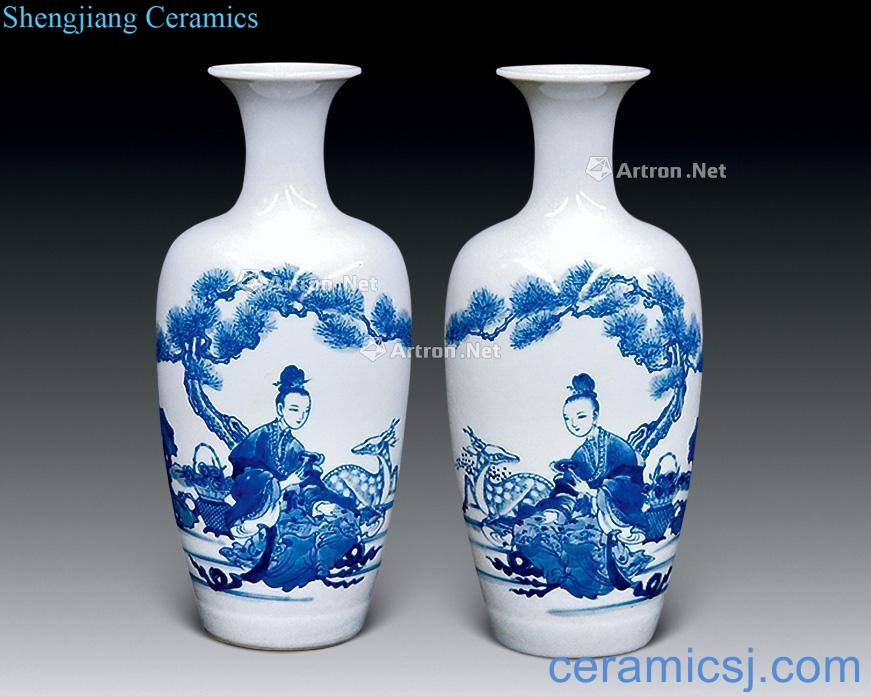 Qing yongzheng Blue and white ladies and deer grain bottle (a)
