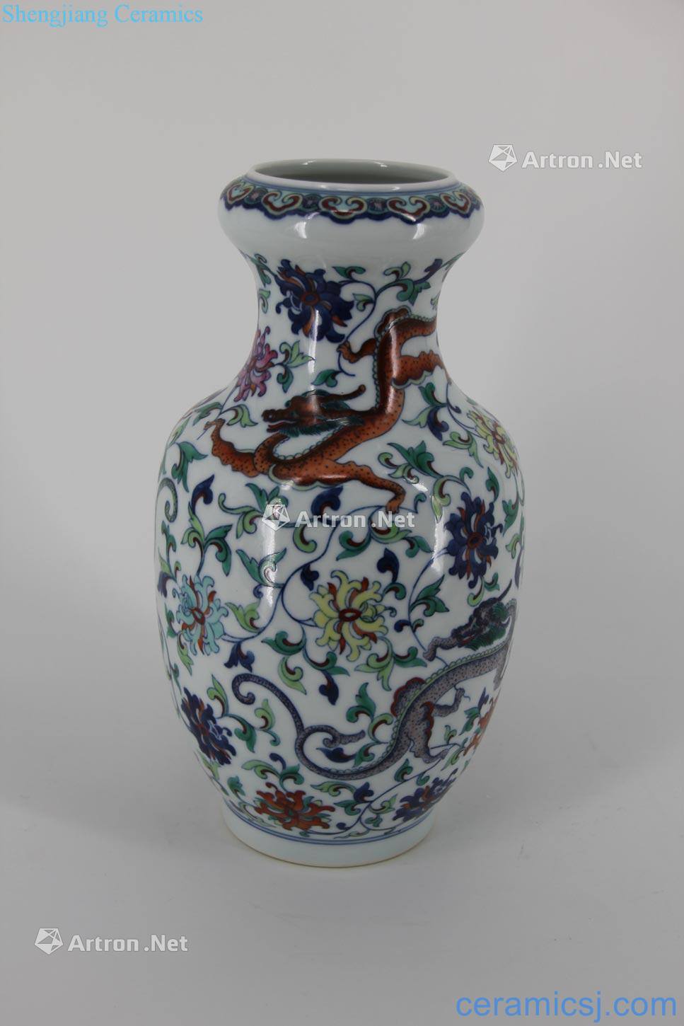 Qing qianlong dou dragon grain bottle