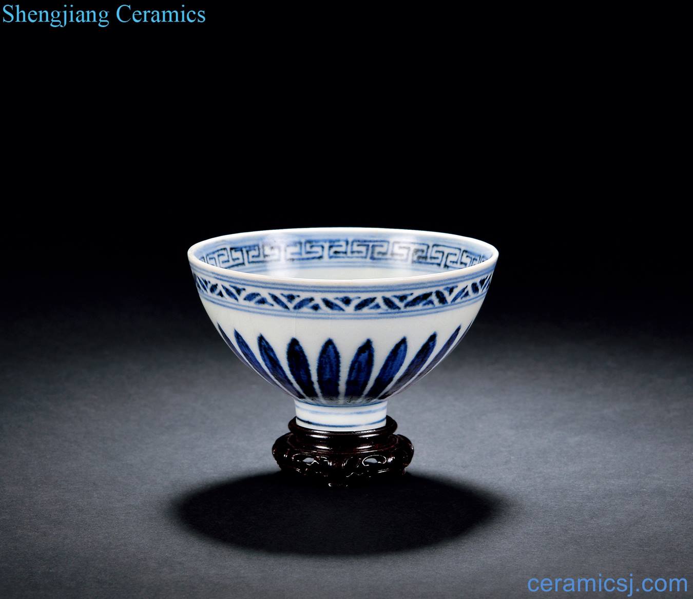 Ming yongle Blue and white chrysanthemum petals grain heart bowls