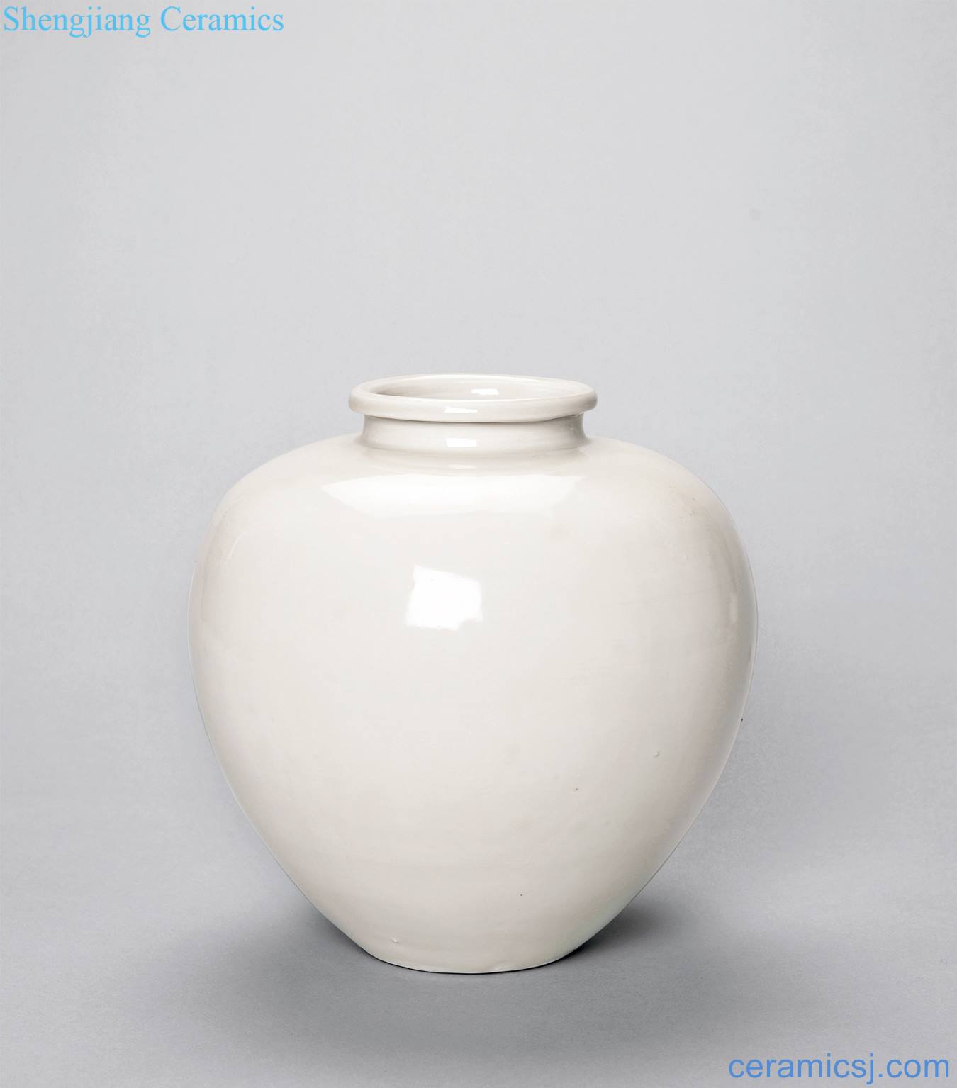 The tang dynasty Xing kiln white glazed pot