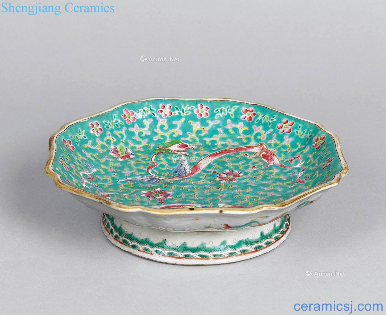 Pastel flowers flying dragon plate in late qing dynasty
