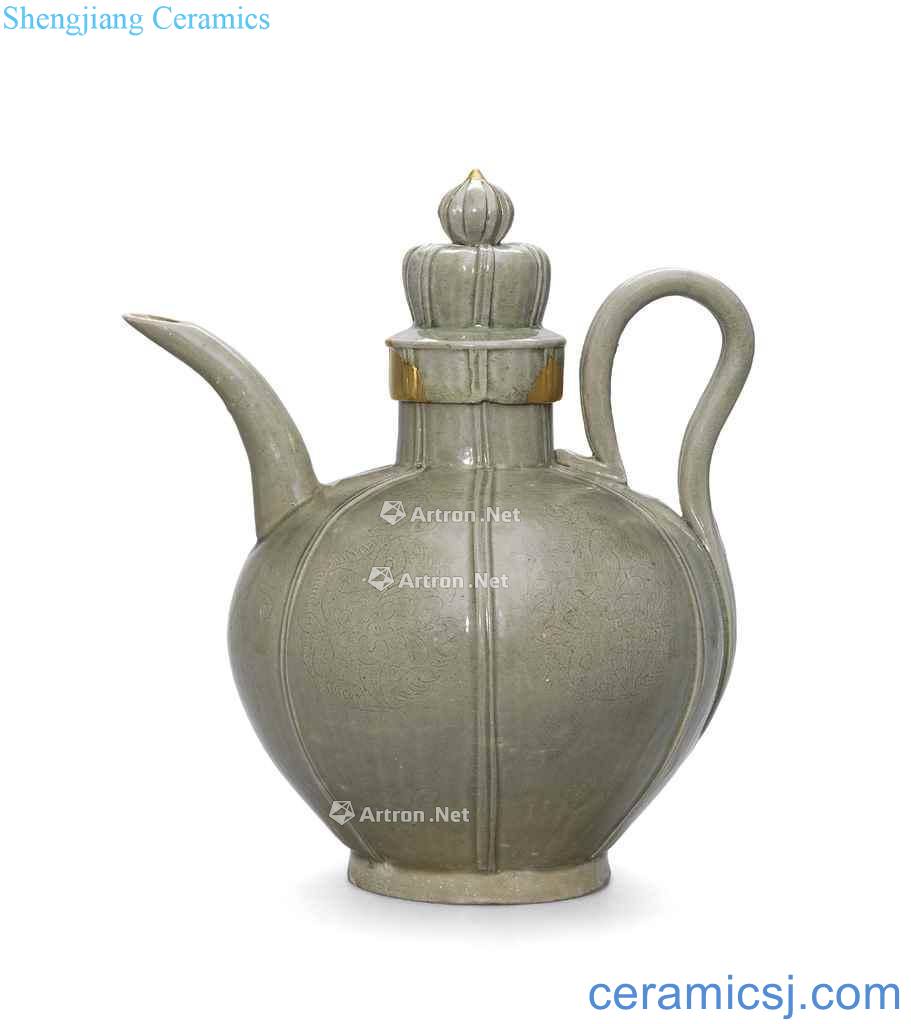 In the northern song dynasty kiln green glaze cut the ribbon cover ewer