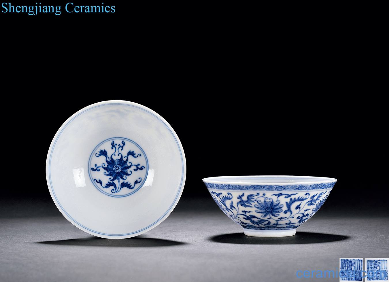 Qing qianlong Blue and white flowers green-splashed bowls bound branches (a)