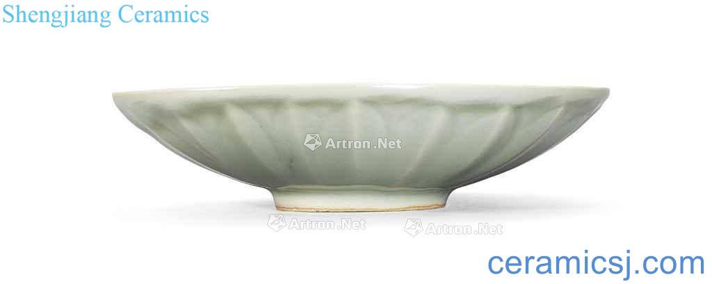 The southern song dynasty Longquan green glaze lotus-shaped plate