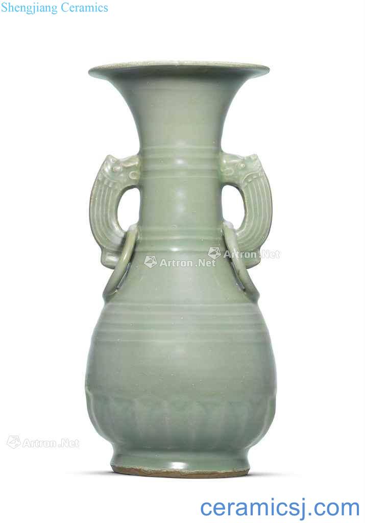 The southern song dynasty Longquan green glaze dragon vase with a ring