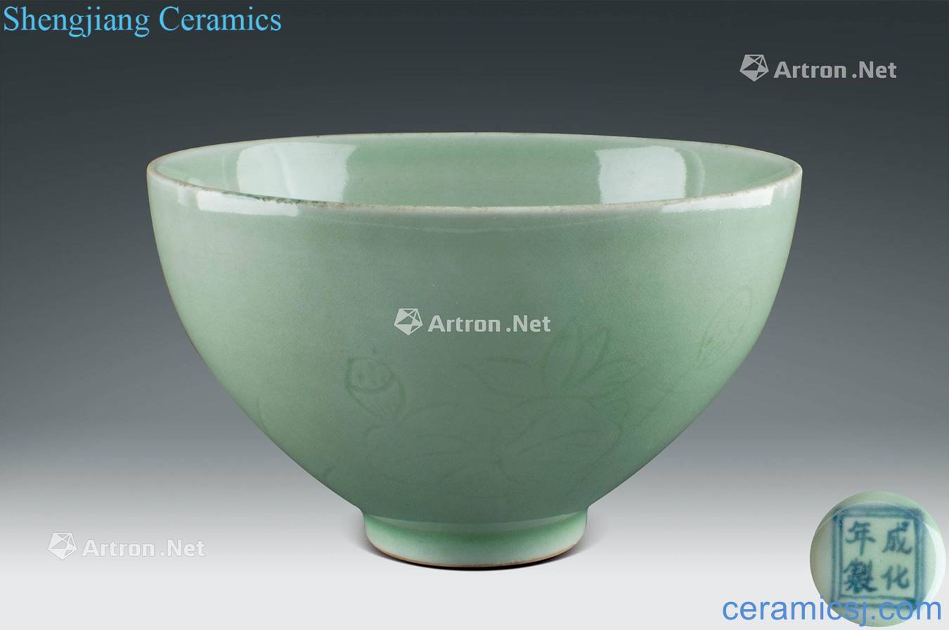 Ming Longquan celadon hand-cut bowl