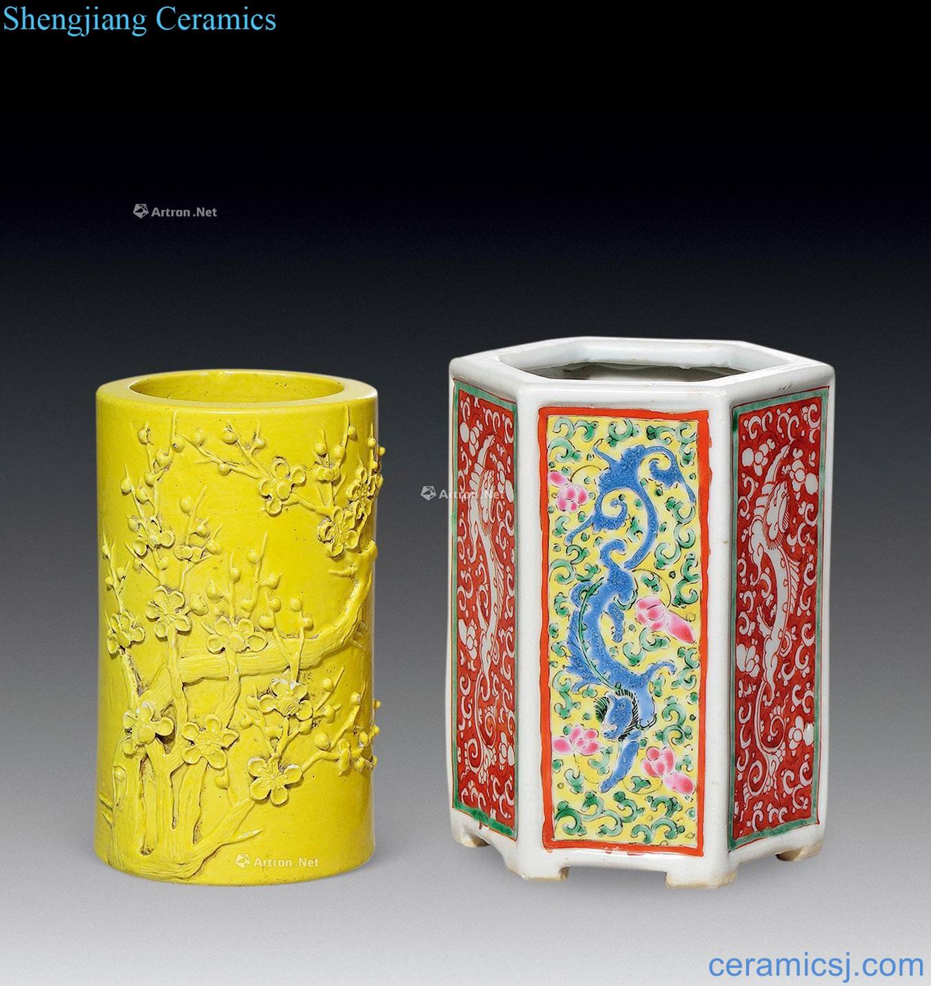 qing Yellow glaze of the plum flower brush pot, enamel dragon hexagonal pen container (a)