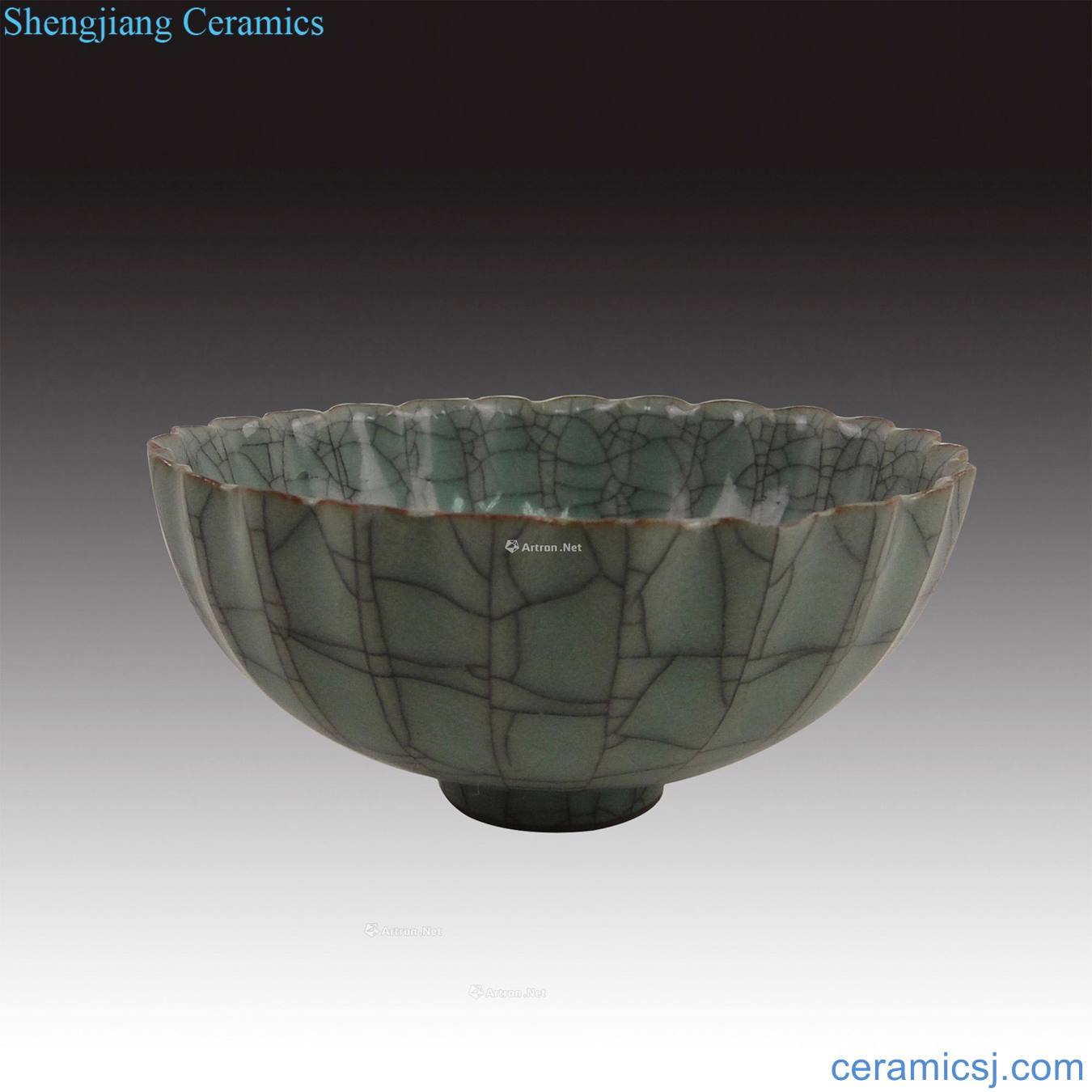 Northern song dynasty kiln mouth cracked ice flower bowl