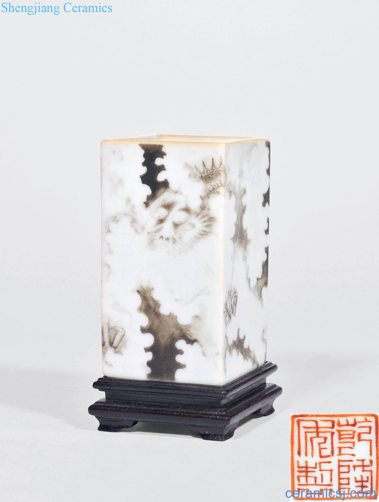 Qing qianlong Color ink YunLongWen square small brush pot