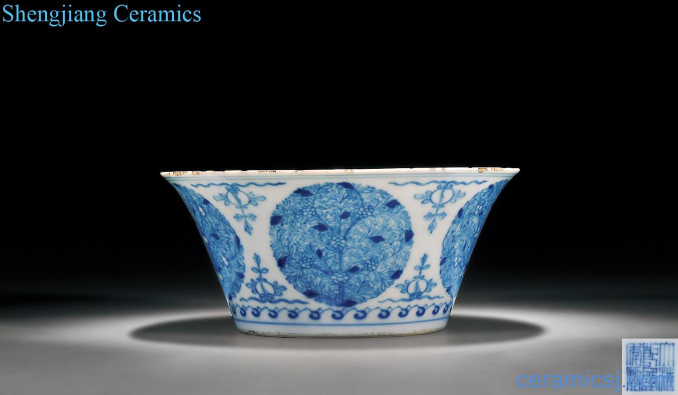 Qing qianlong blue and white pattern horseshoe bowl