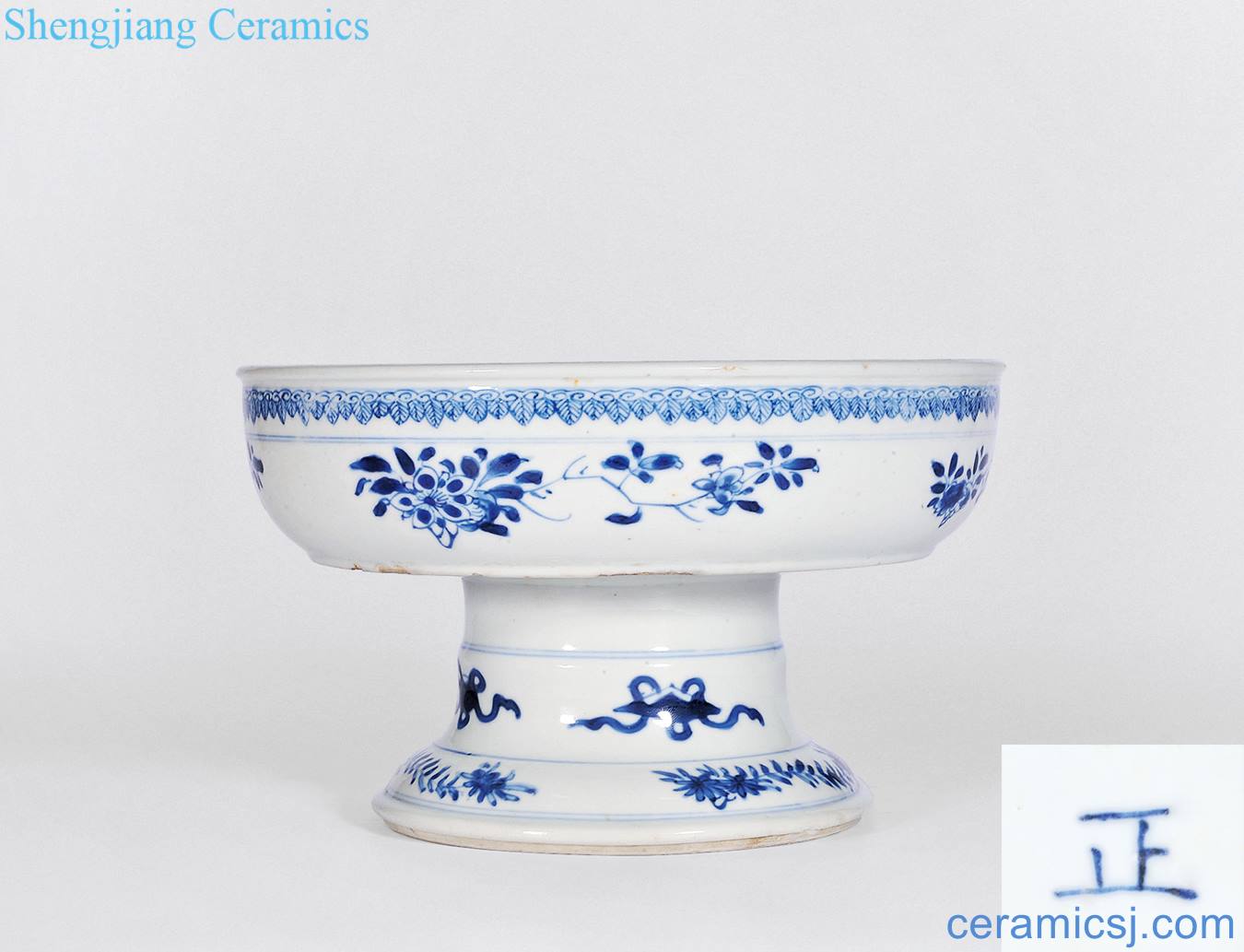 The qing emperor kangxi Blue and white flower pattern is a bean