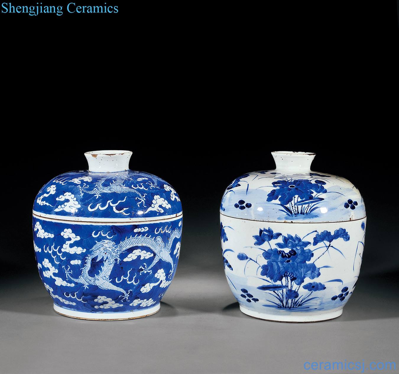 In late qing dynasty Blue and white lotus pond in figure, large YunLongWen cover cup each one