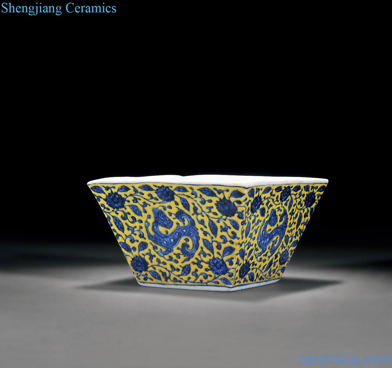 Qing qianlong Yellow to blue and white floral dragon cup
