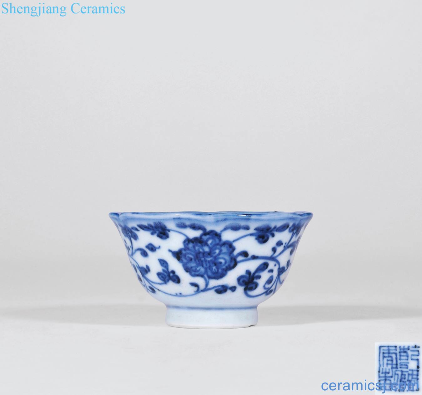 Qing qianlong Blue and white lotus flower grain flower koubei