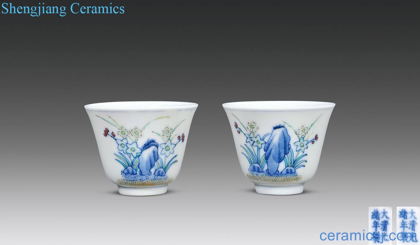 Qing guangxu Color bucket hole stone narcissus figure cup (a)