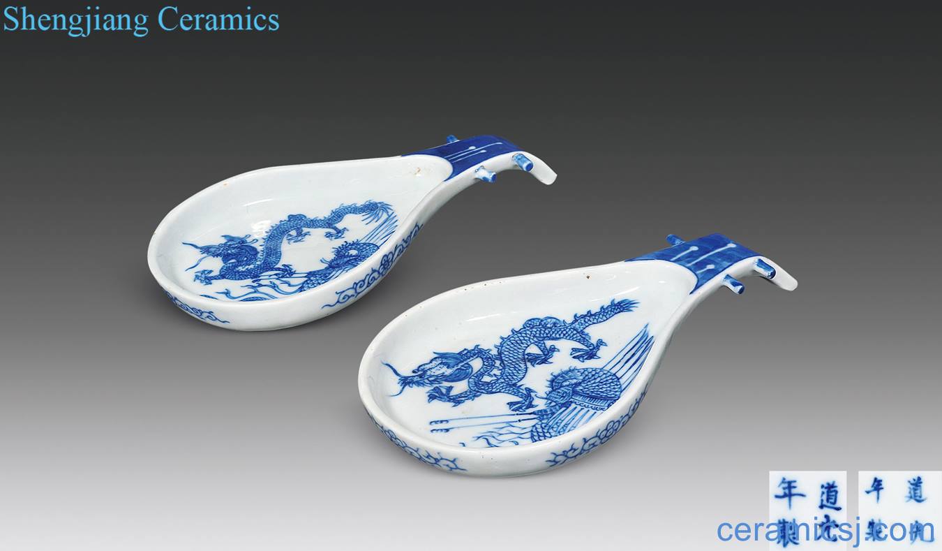 Qing daoguang Blue and white longfeng grain pipa plate (a)