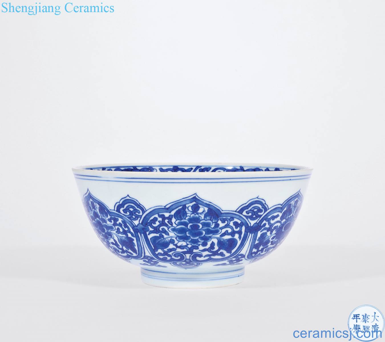 The qing emperor kangxi in the early Blue and white flower grain big bowl