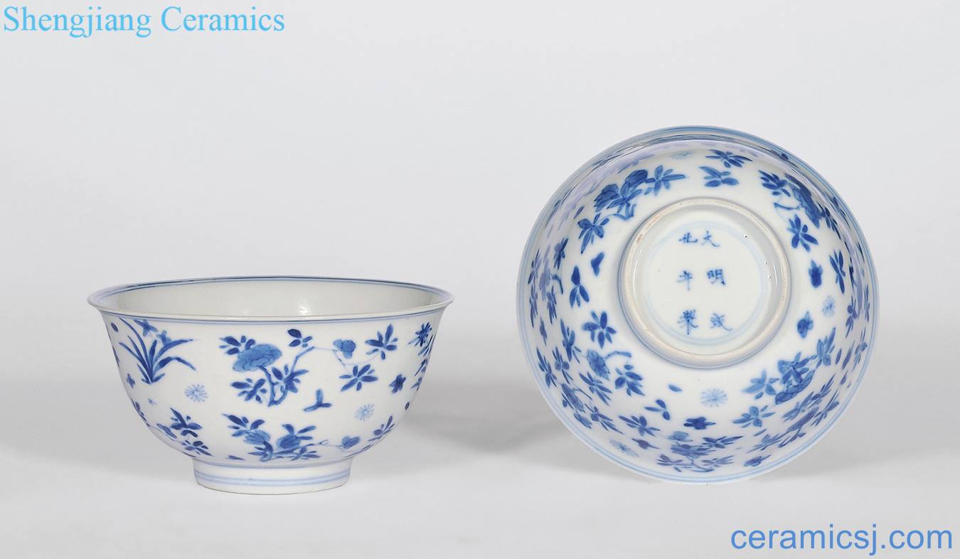 The qing emperor kangxi Blue and white folding branches floral print small bowl (a)