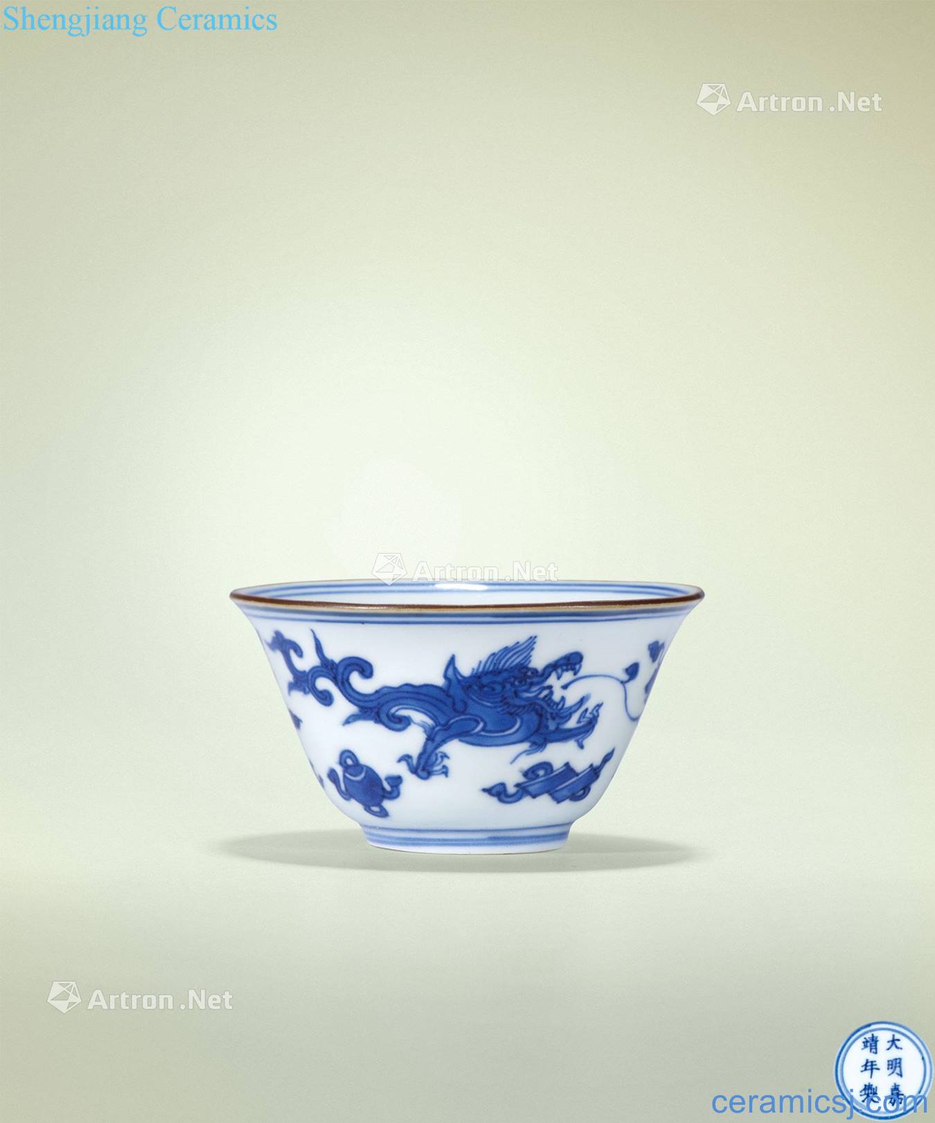 The qing emperor kangxi Blue and white dragon small cup