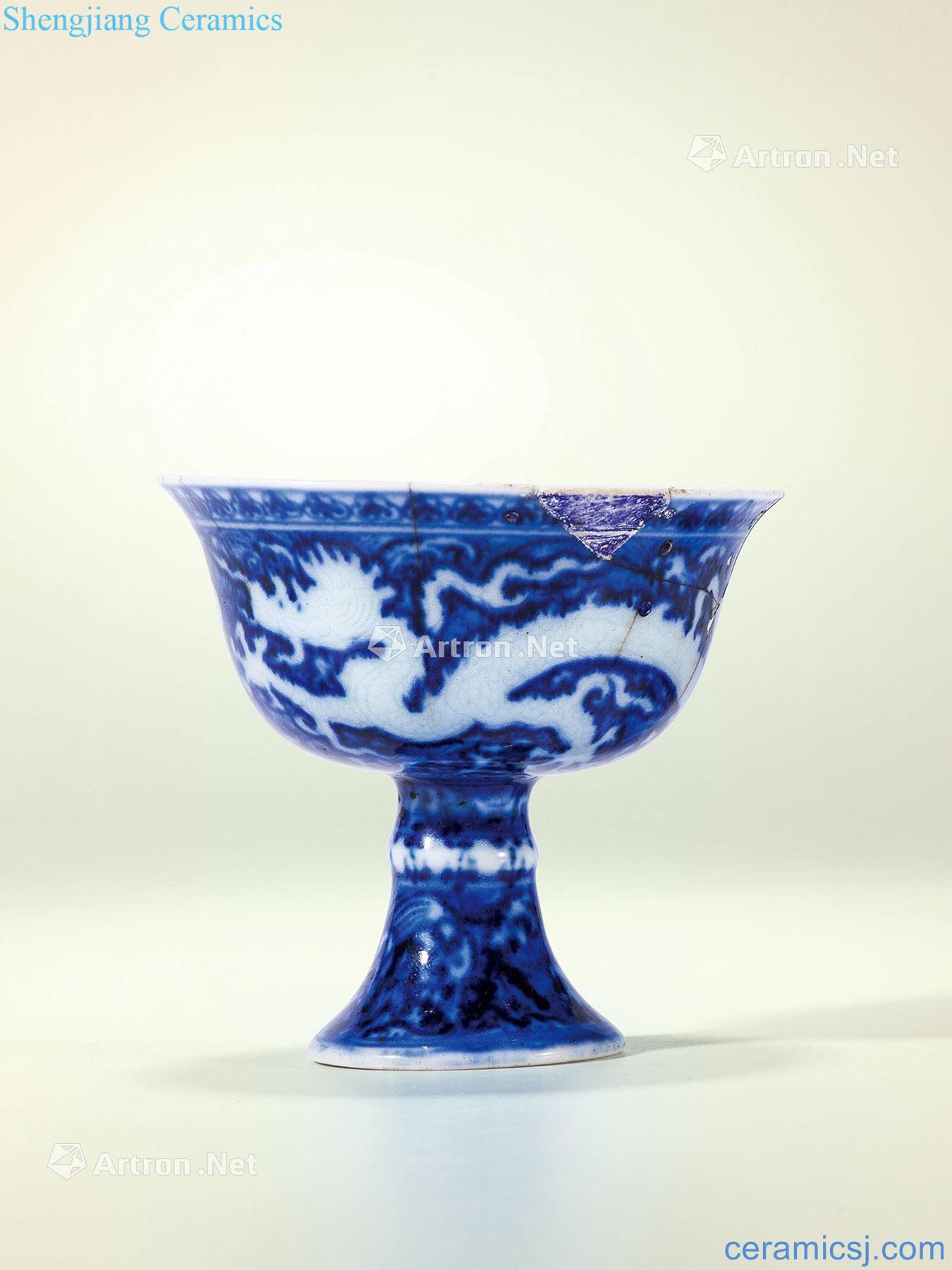 Ming of the 15th century Outside the blue sea water within the dark carved dragon Sanskrit footed cup