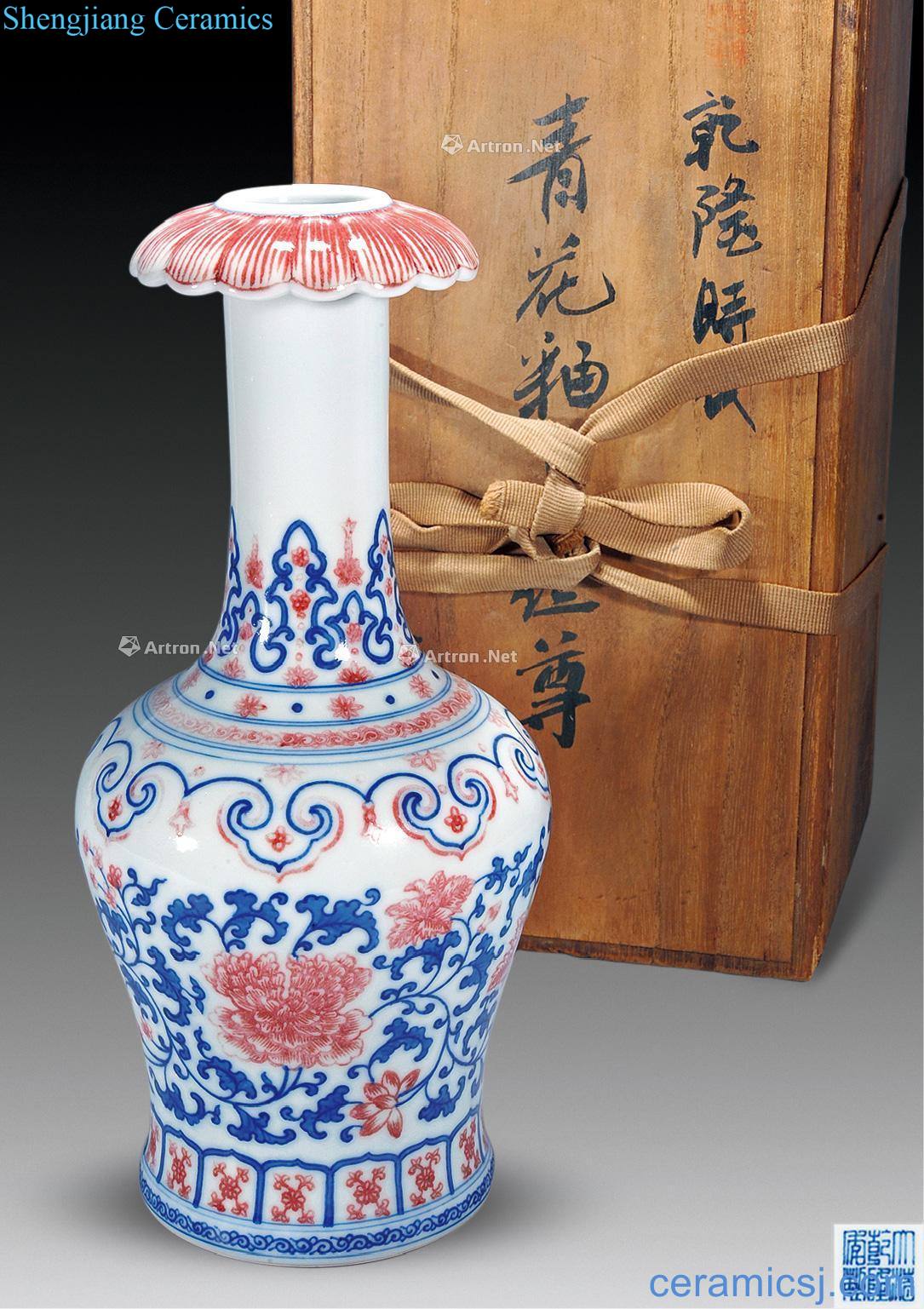 Qing dynasty blue-and-white youligong chrysanthemum bell mouth