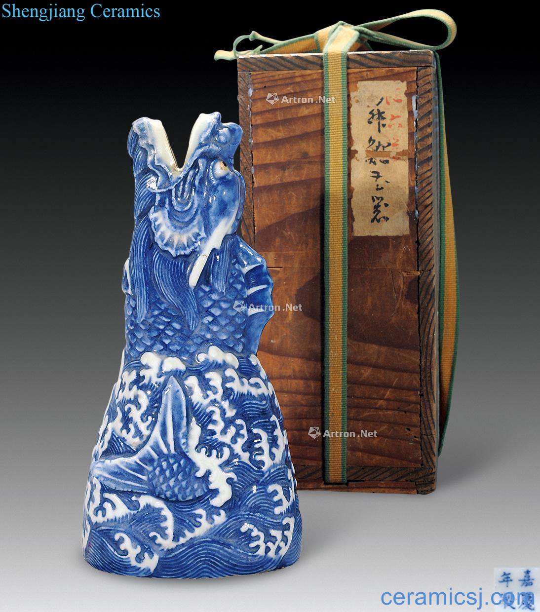 Qing jiaqing Blue and white fish dragon flower receptacle