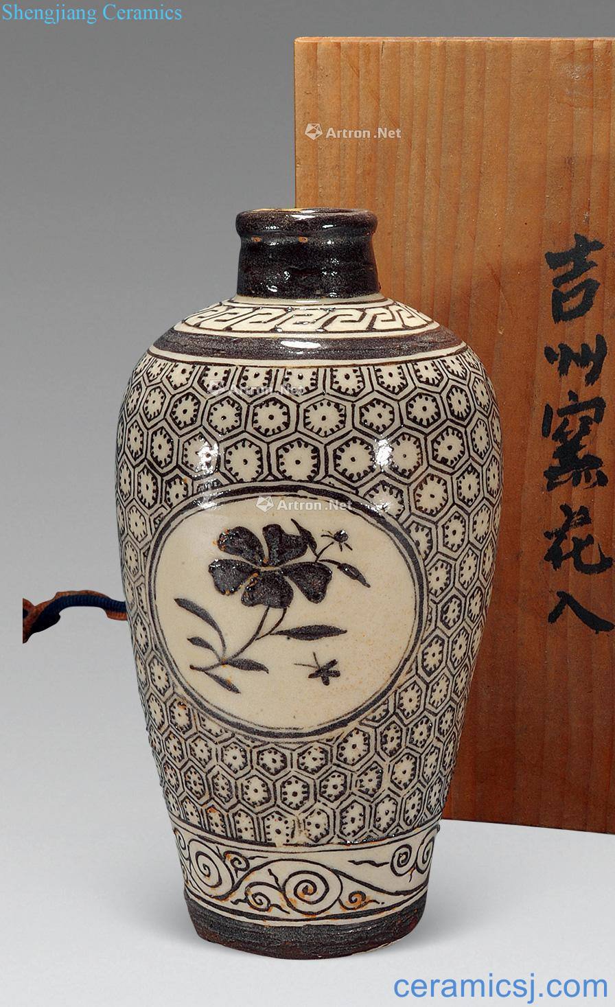 Ming or earlier Jizhou kiln tortoise shell flower plum bottle