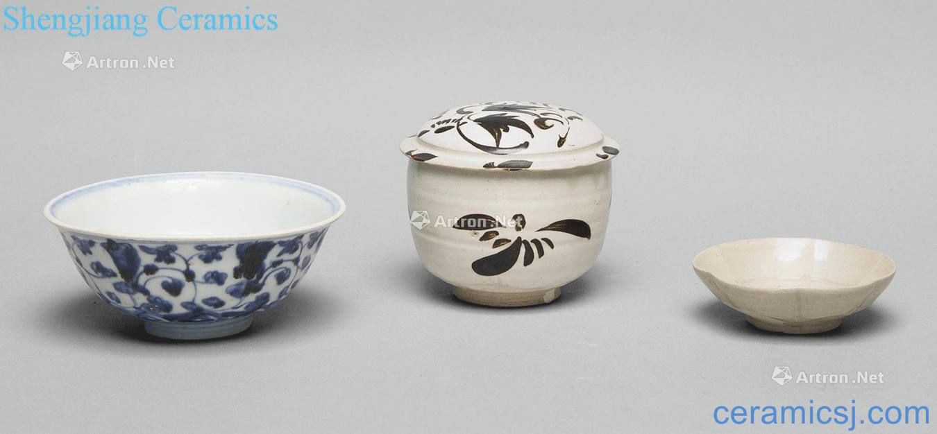 Three pieces of song and Ming ceramics