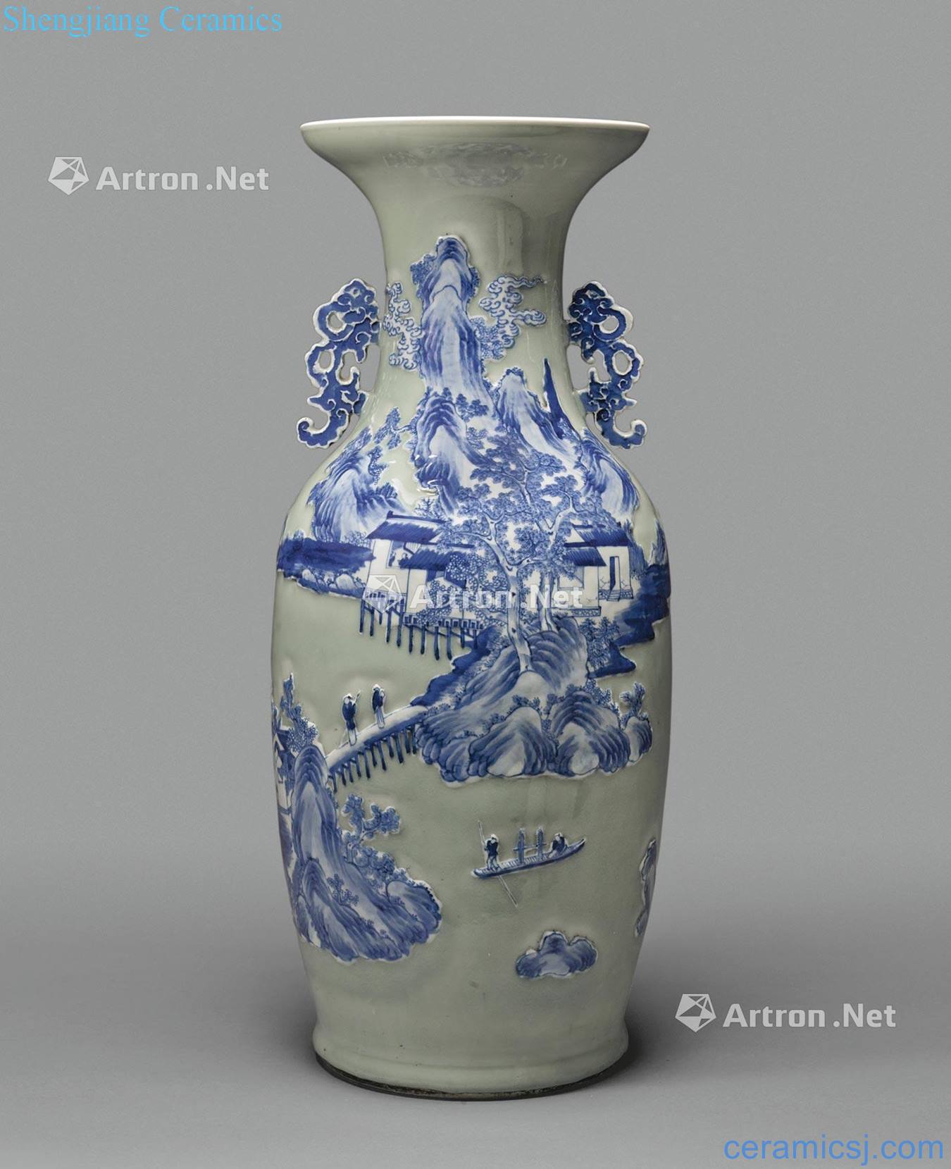 Qing dynasty in the 19th century Pea green to blue and white vase with a pile of white characters and grain dragon