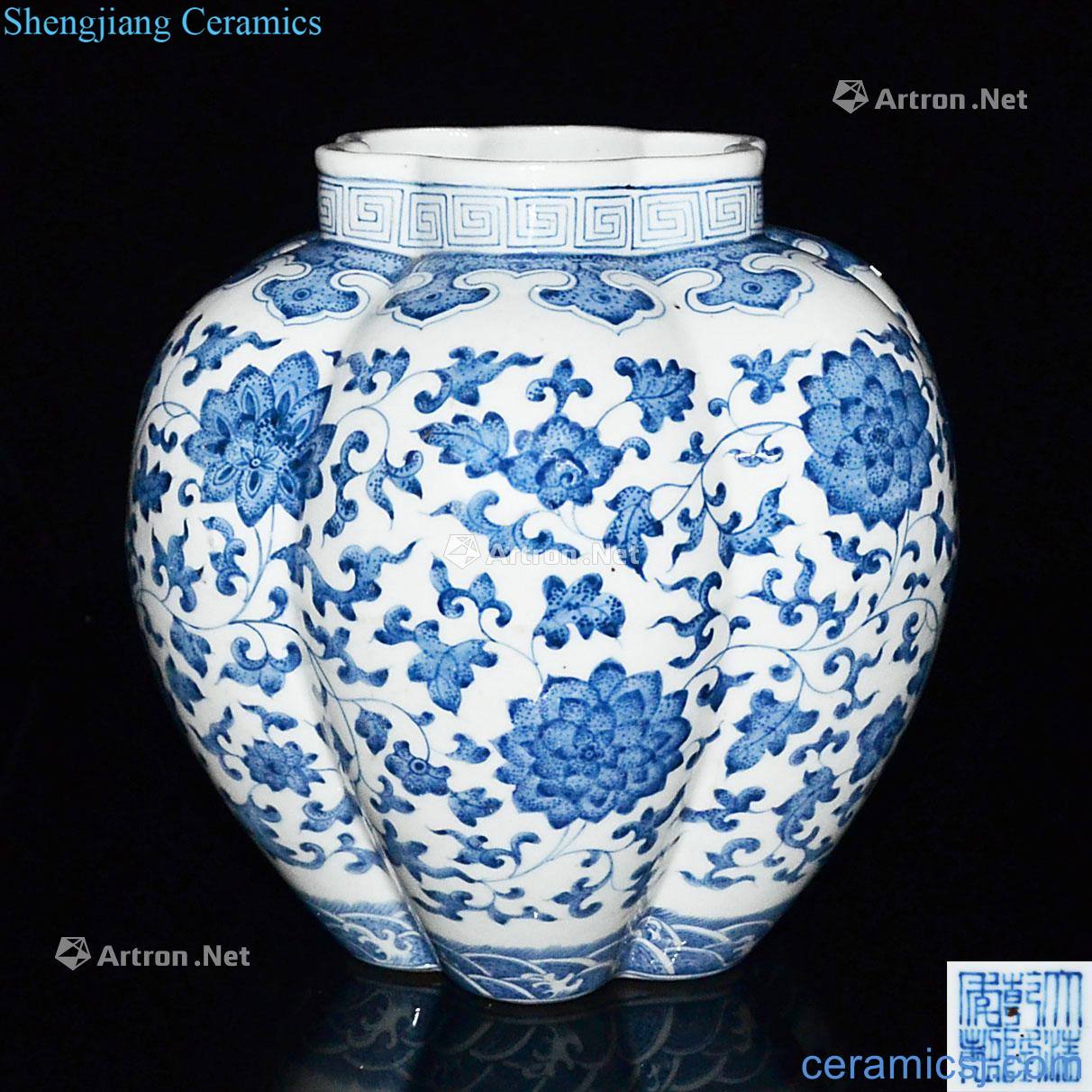 Qing qianlong Blue and white peony lines melon leng cans