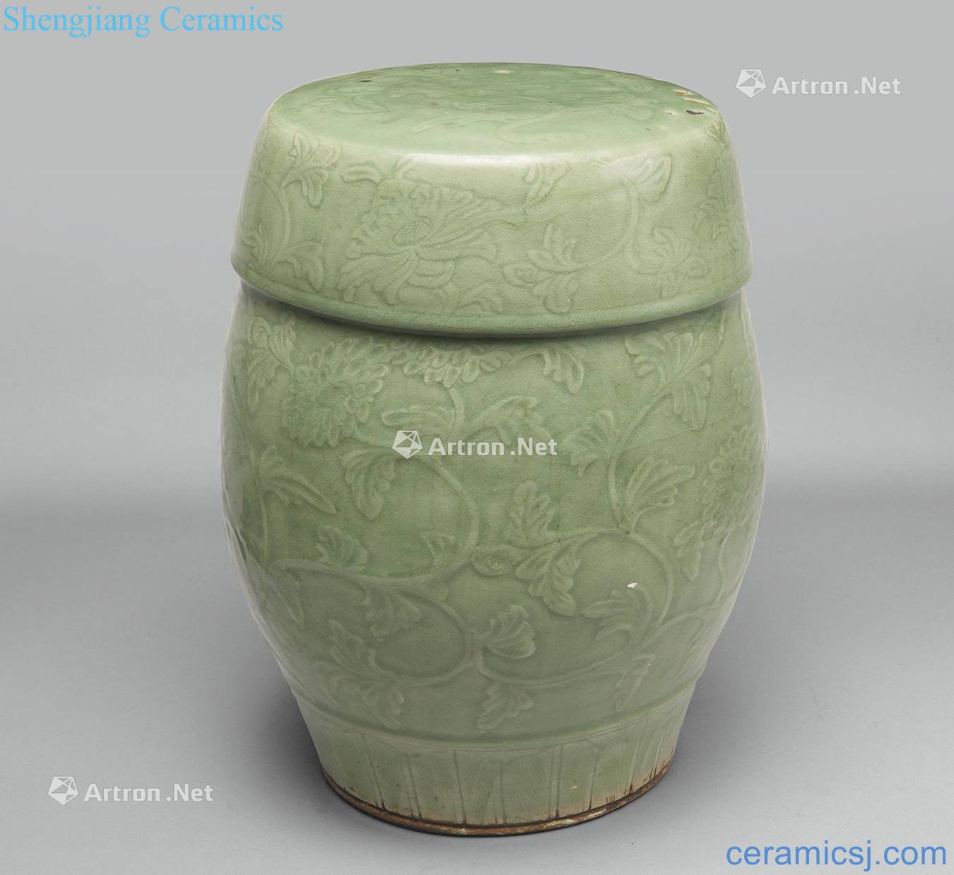 The late Ming dynasty Longquan celadon green glaze chrysanthemums grain sit pier