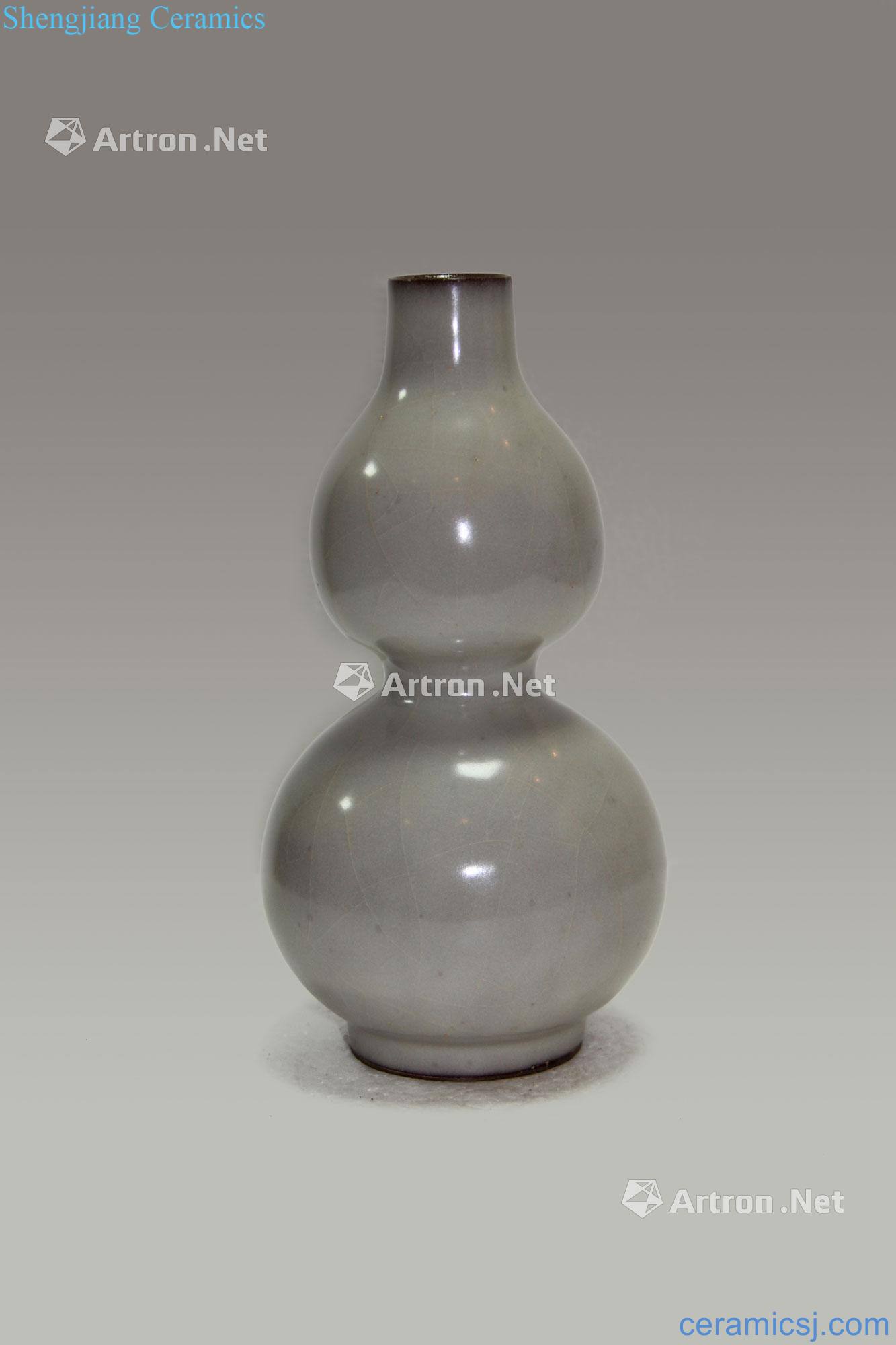 Guan kilns milky white gourd bottle