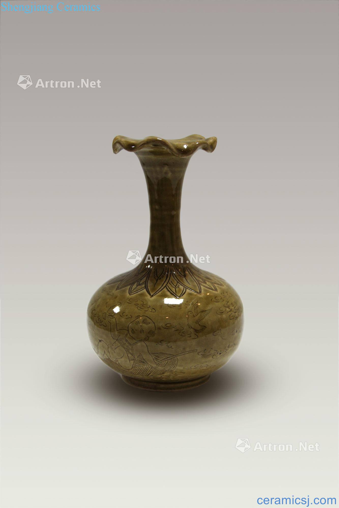The five dynasties celadon dish mouth bottle