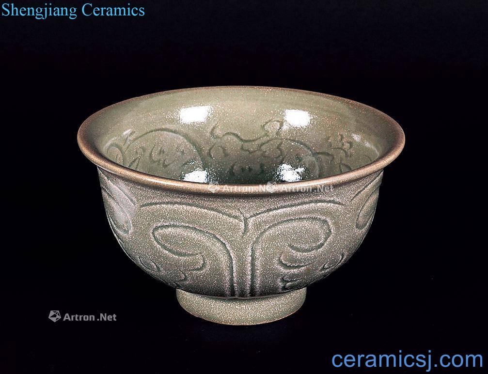 Longquan celadon is hand-cut bowl