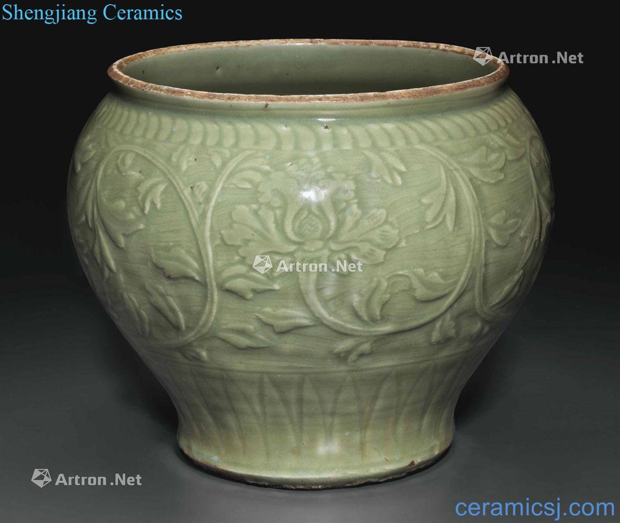 Yuan/Ming Longquan green glaze lotus flower grain tank