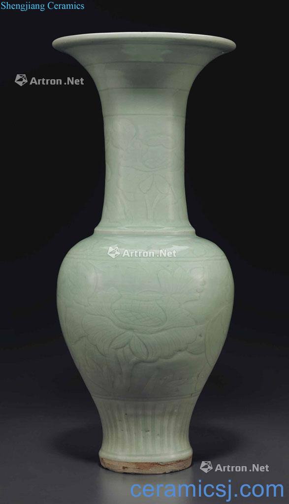 Ming Longquan celadon green glaze bound branch grain PND tail-on and flowers