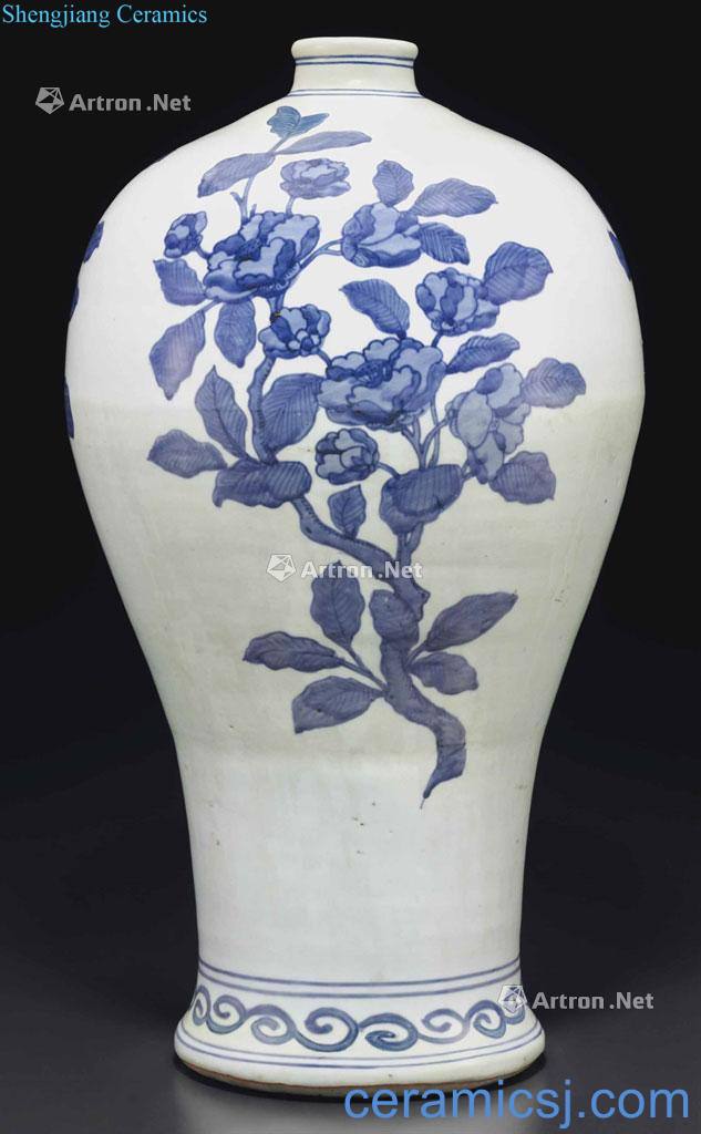 The late Ming dynasty in the 17th century Blue and white camellia pattern mei bottle
