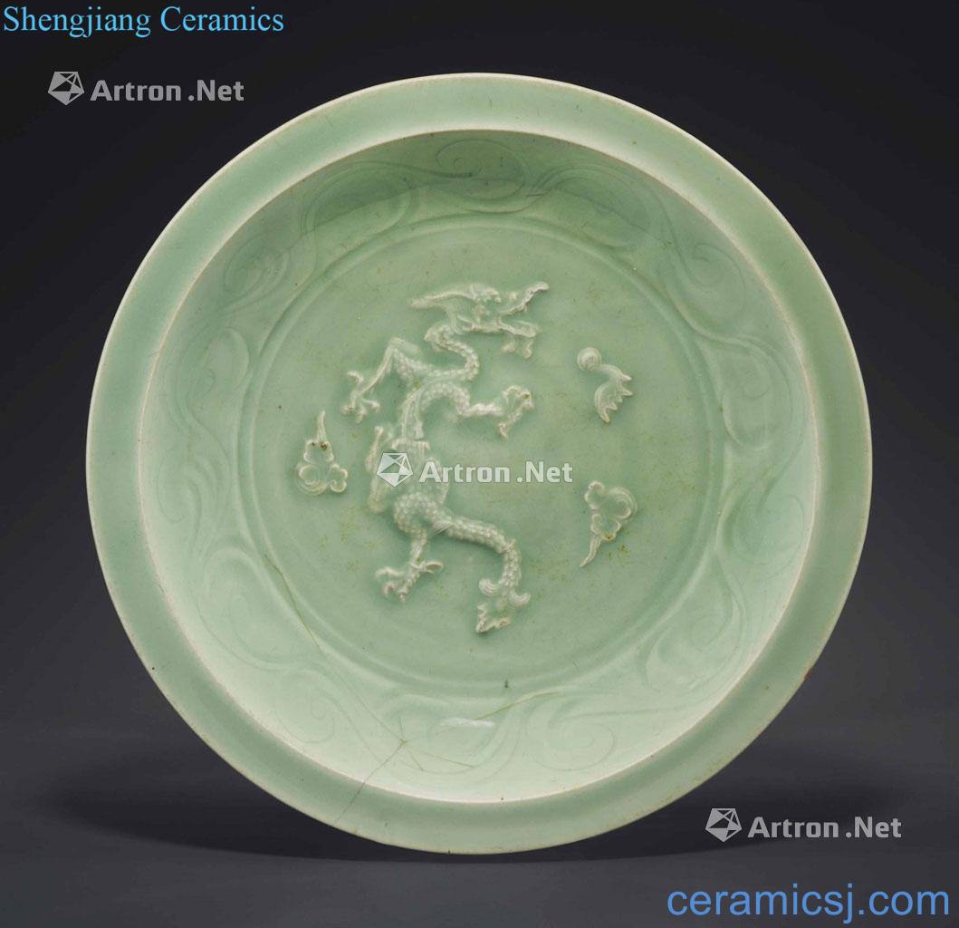 yuan Longquan green glaze stamps carved dragon flying play pearl tray